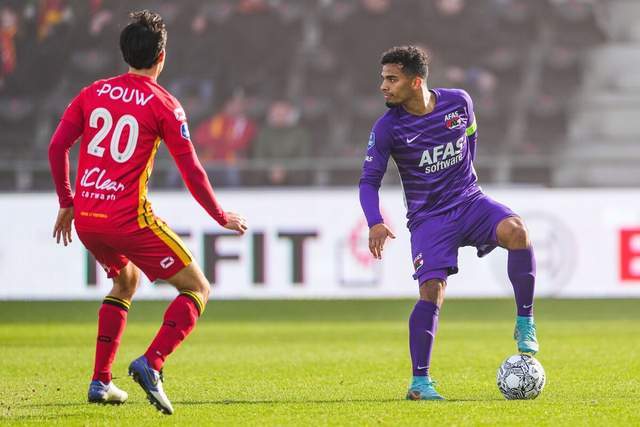 拉菲尼亚本赛季西甲14轮8球 距个人纪录还差3球